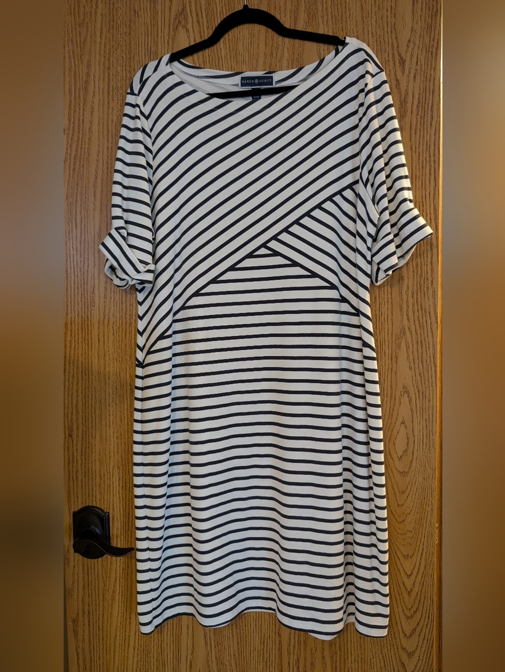 Dress By Karen Scott. Size 2X